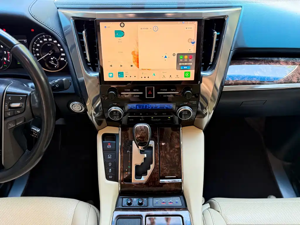Toyota Alphard 2018 — фото 10