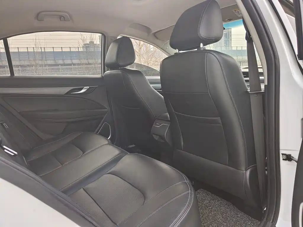 Cadillac XT5 2017 — фото 15
