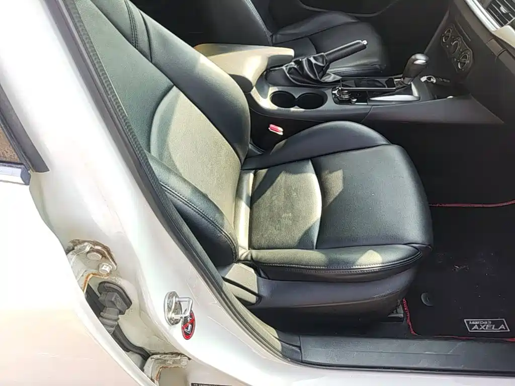 Mazda 3 Axela 2019 — фото 20