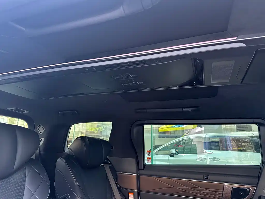Toyota Alphard — фото 9