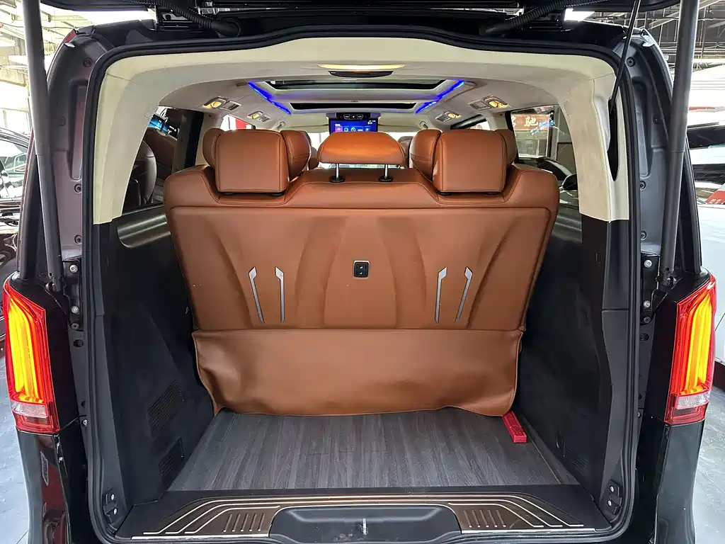 Mercedes-Benz V-Class 2021 — фото 12
