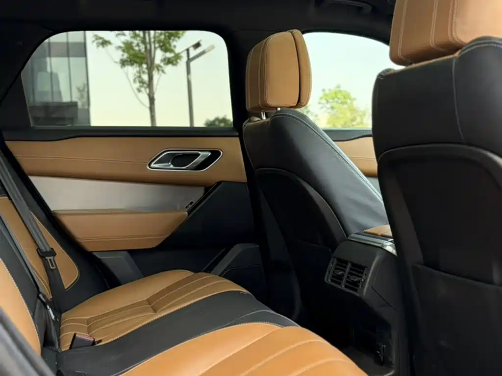 Land Rover Velar 2023 — фото 17
