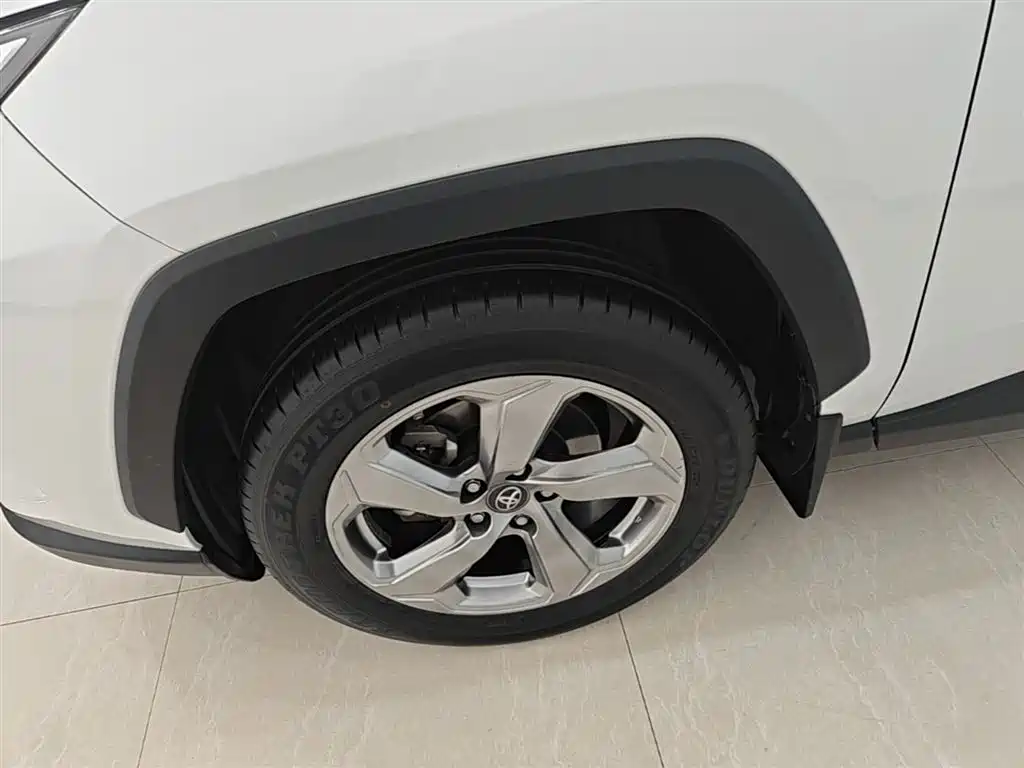 Toyota RAV4 2022 — фото 23