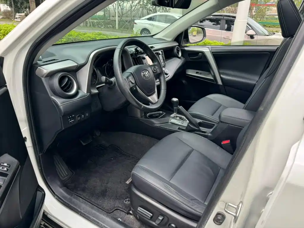Toyota RAV4 2016 — фото 24