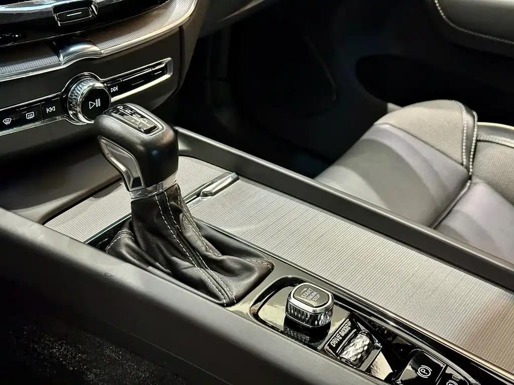 Volvo XC60 2020 — фото 17
