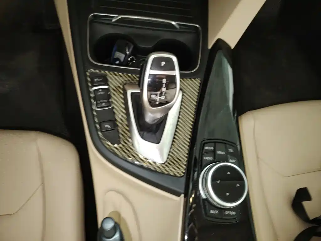 BMW 3 Series 2017 — фото 10