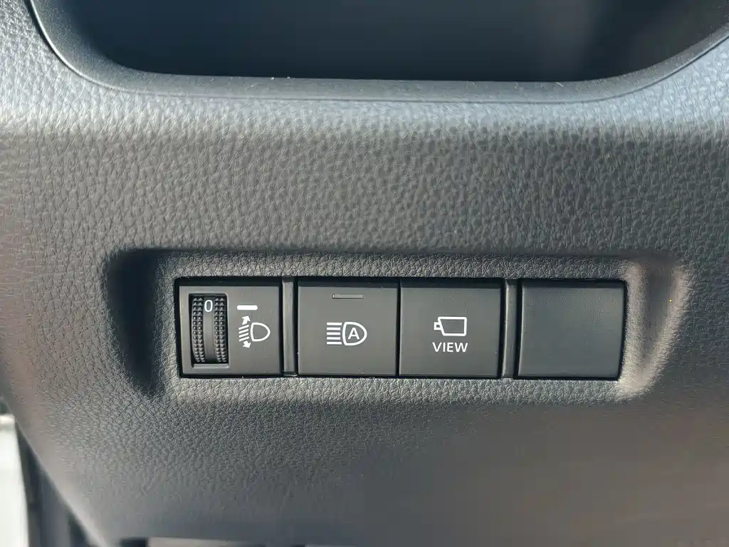 Toyota RAV4 2023 — фото 12