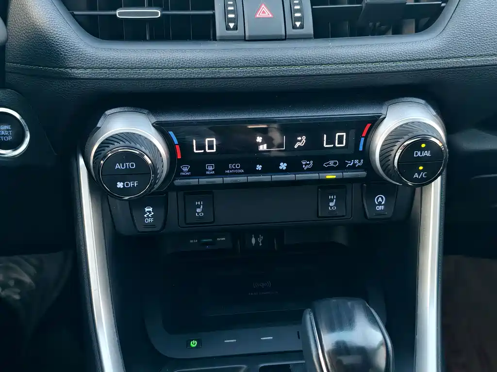 Toyota RAV4 2023 — фото 16