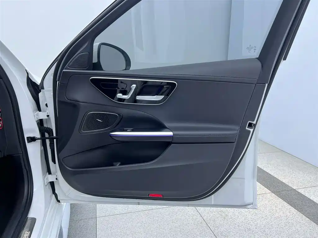 Mercedes-Benz C-Class 2024 — фото 25
