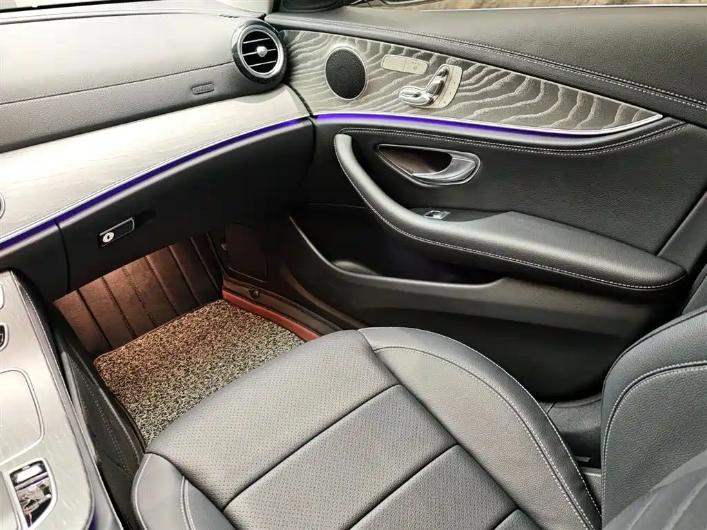 Mercedes-Benz E-Class 2021 — фото 17