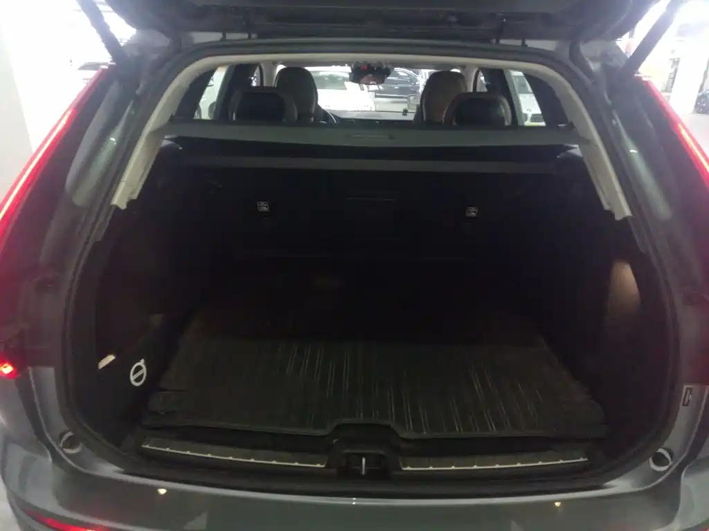 Volvo XC60 2019 — фото 19