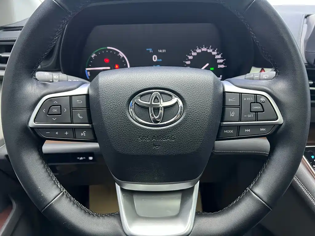 Toyota Granvia 2024 — фото 10