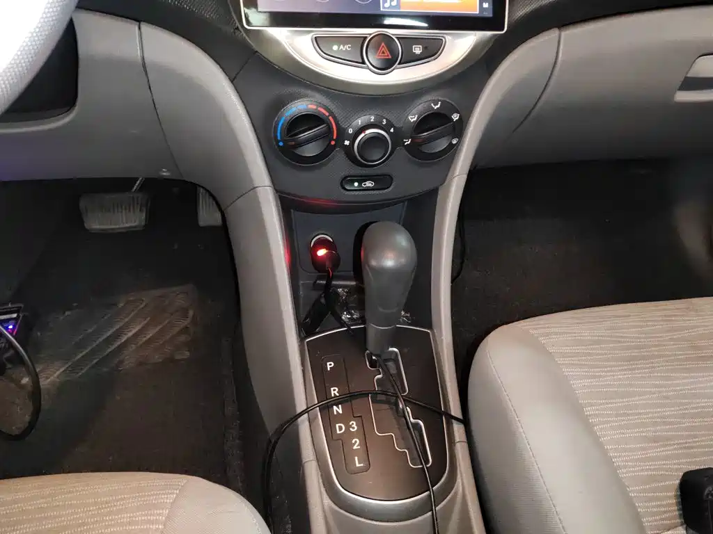 Hyundai Verna 2015 — фото 14