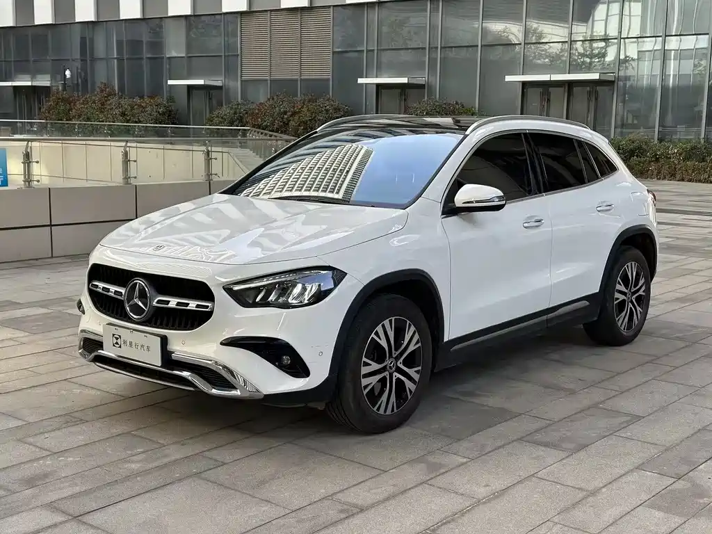 Mercedes-Benz GLA 2025 — фото 1