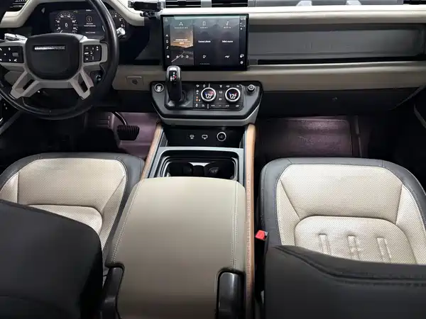 Land Rover Defender 2022