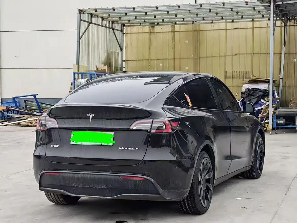 Tesla Model Y 2022 — фото 9