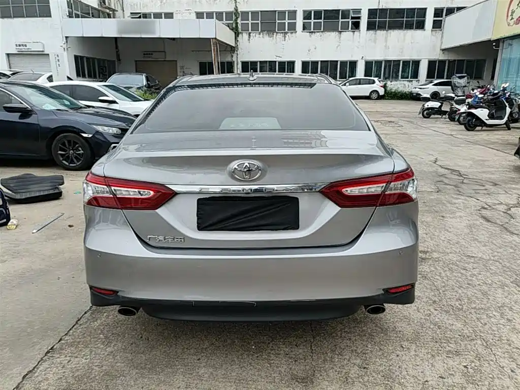 Toyota Camry 2021 — фото 6