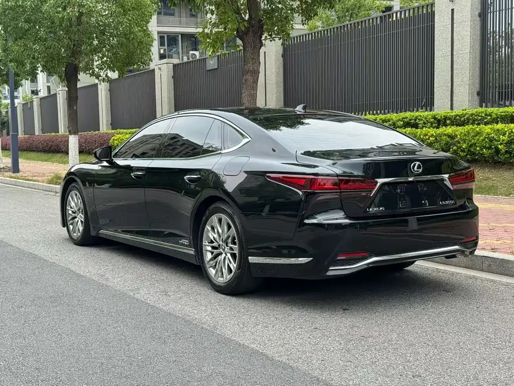 Lexus LS 2021 — фото 15