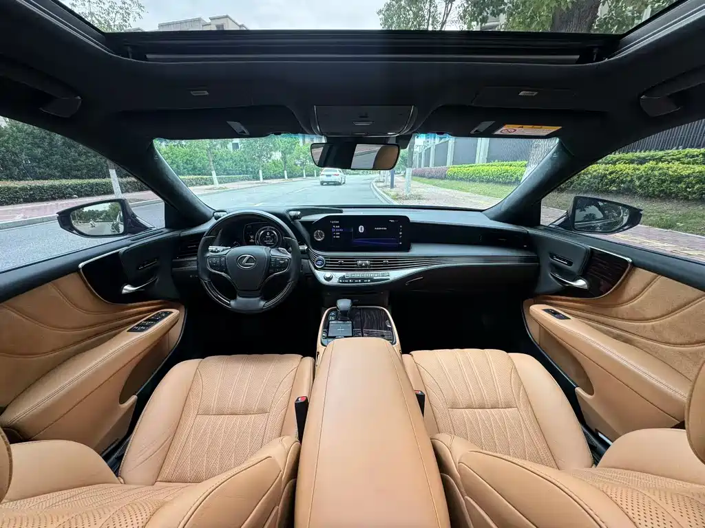 Lexus LS 2021 — фото 11