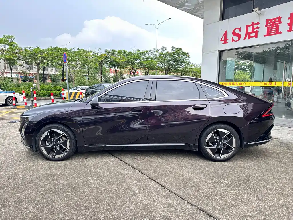 Wuling Starlight 2024