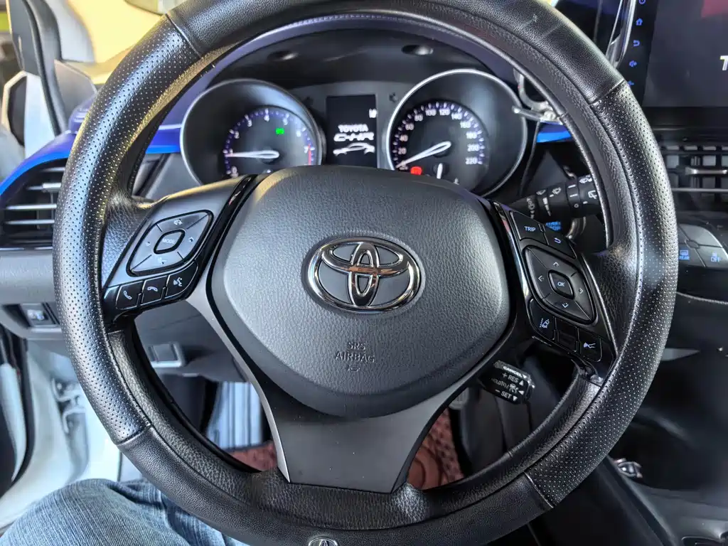 Toyota C-HR 2023 — фото 7