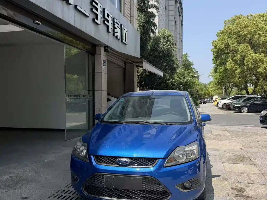 Ford Focus 2013 — фото 1