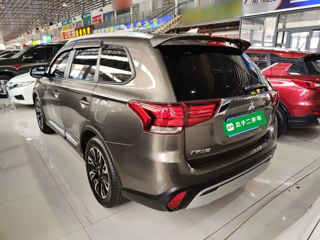 Mitsubishi Outlander 2018 — фото 23