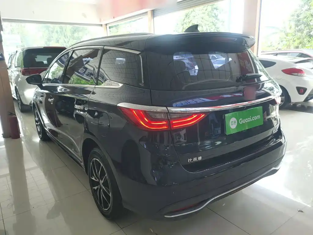 BYD MAX 2018