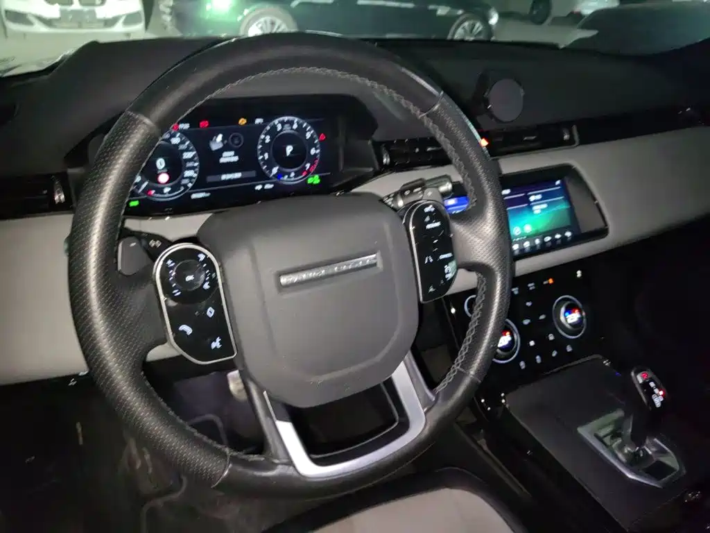 Land Rover Evoque 2020 — фото 17