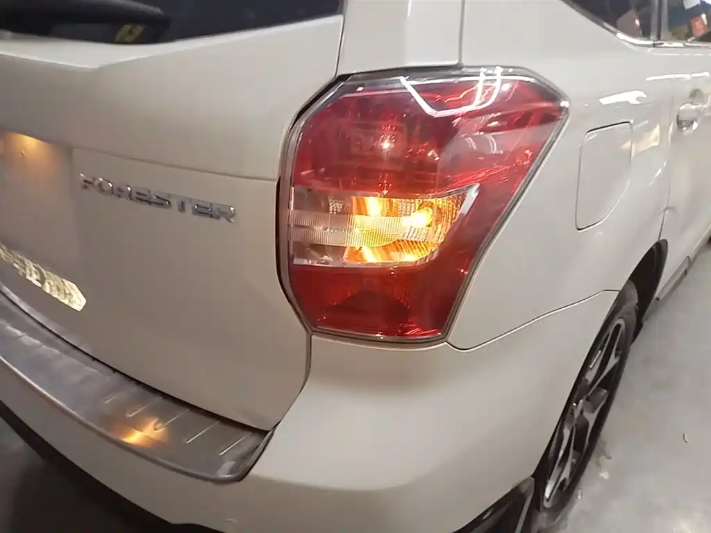 Subaru Forester 2015 — фото 8