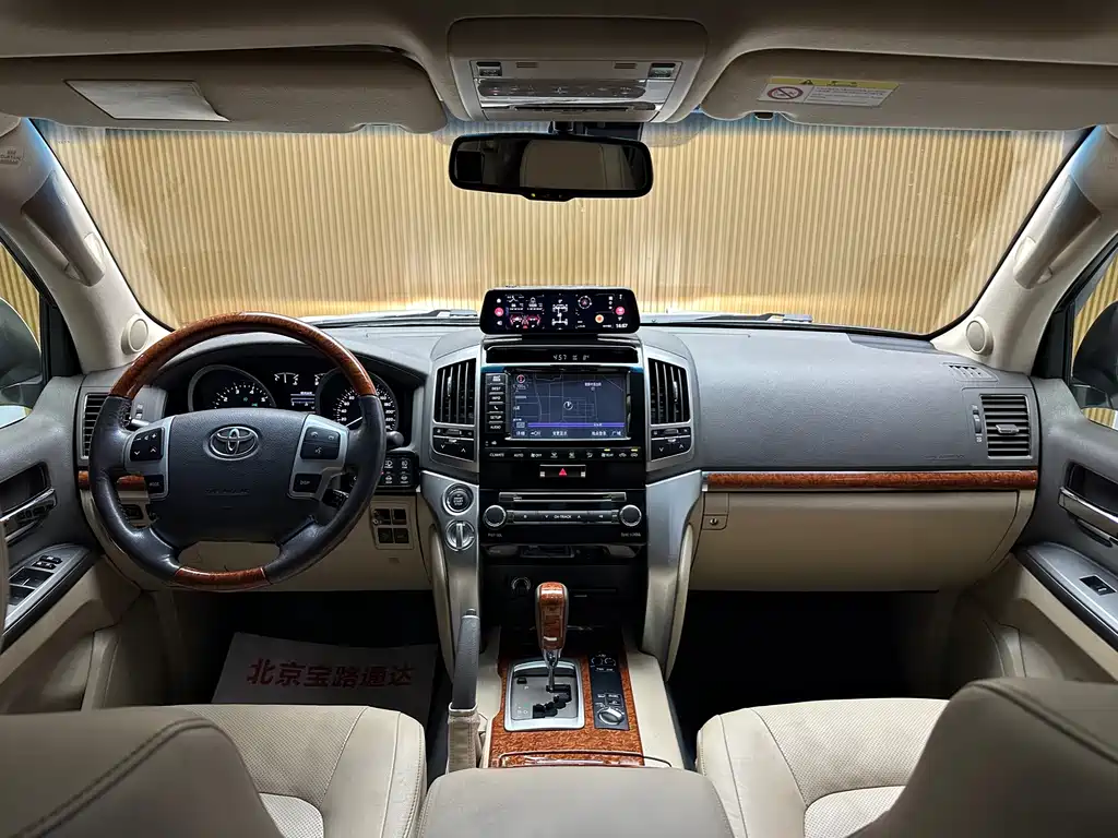 Toyota Land Cruiser 2015 — фото 10
