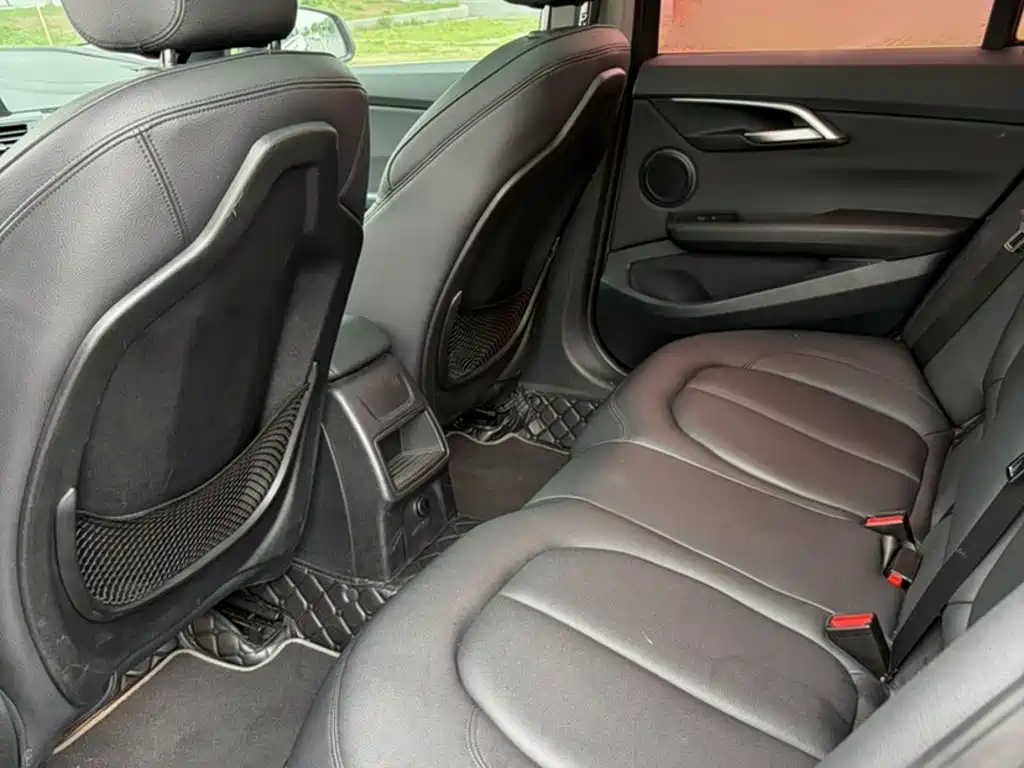 BMW 1 Series 2018 — фото 14