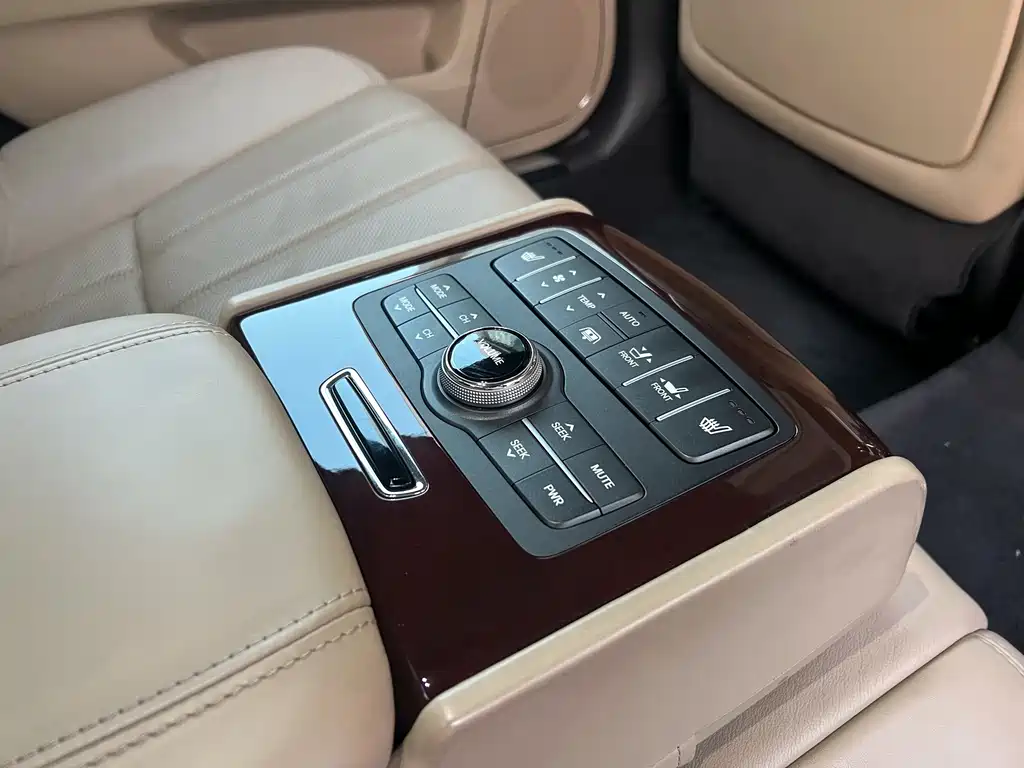 Hyundai Equus 2011 — фото 11