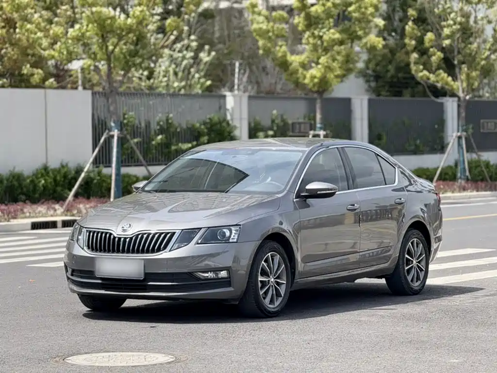 Skoda Octavia 2022 — фото 2