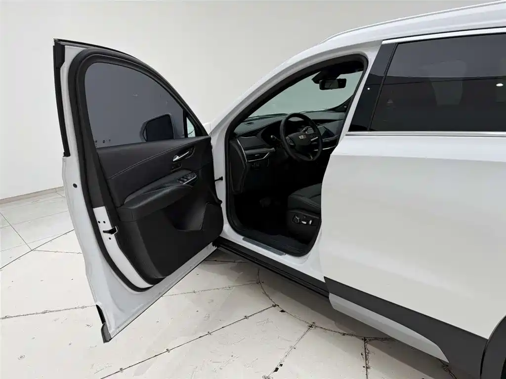 Cadillac XT4 2023 — фото 13