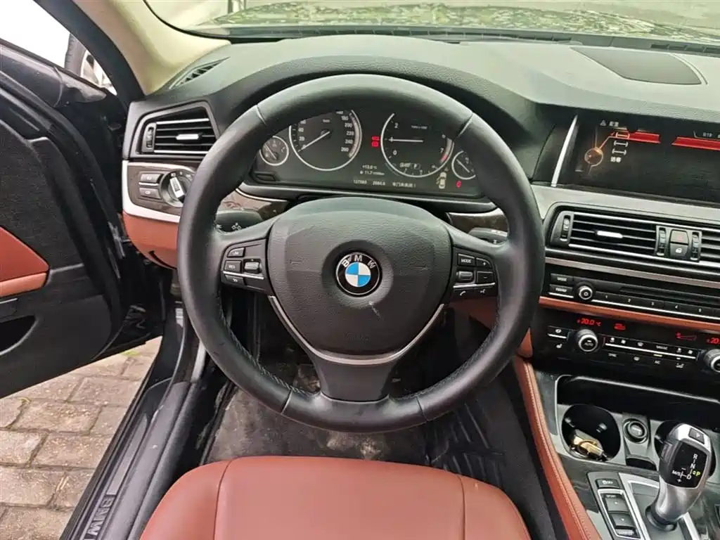 BMW 5 Series 2015 — фото 7