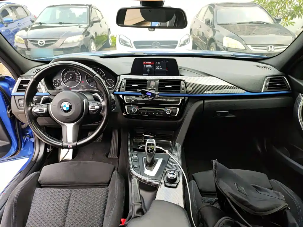 BMW 3 Series 2018 — фото 10