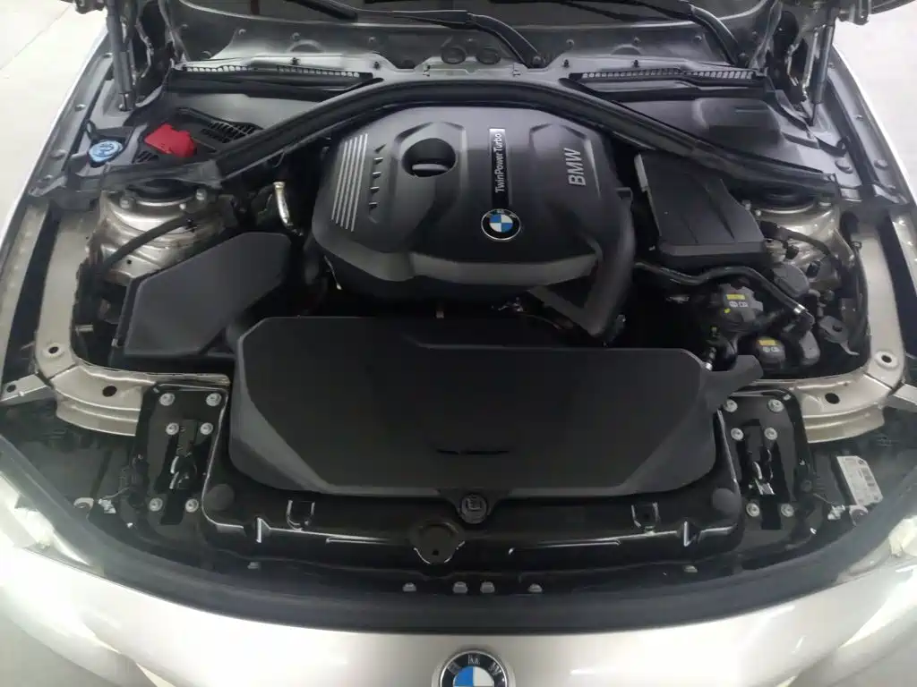 BMW 3 Series 2018 — фото 20