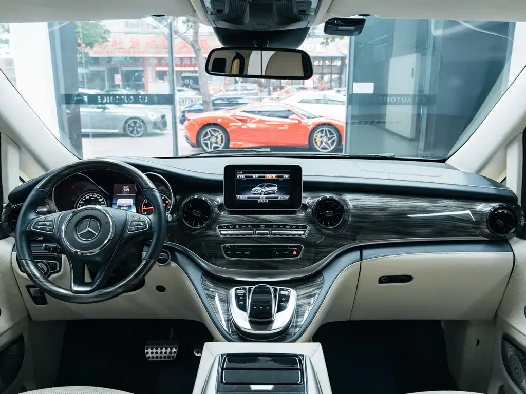 Mercedes-Benz V-Class 2020 — фото 13