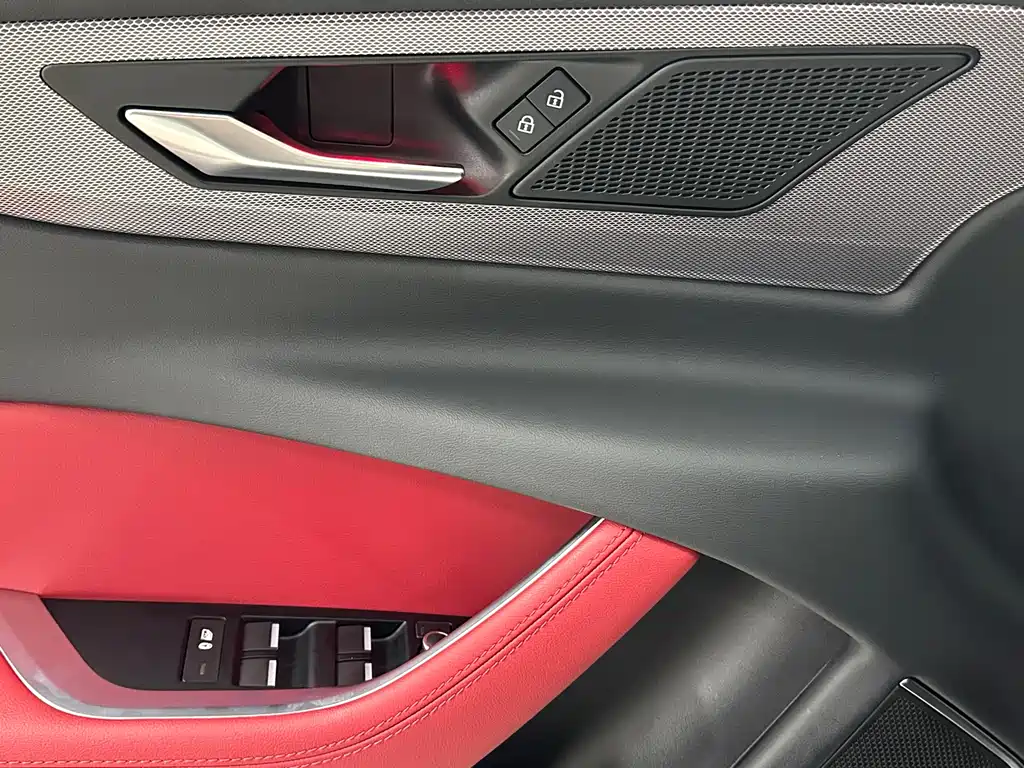 Jaguar XEL 2022 — фото 20