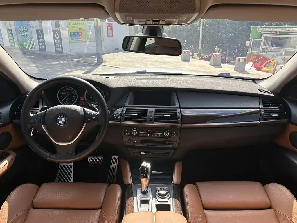 BMW X6 2015 — фото 9