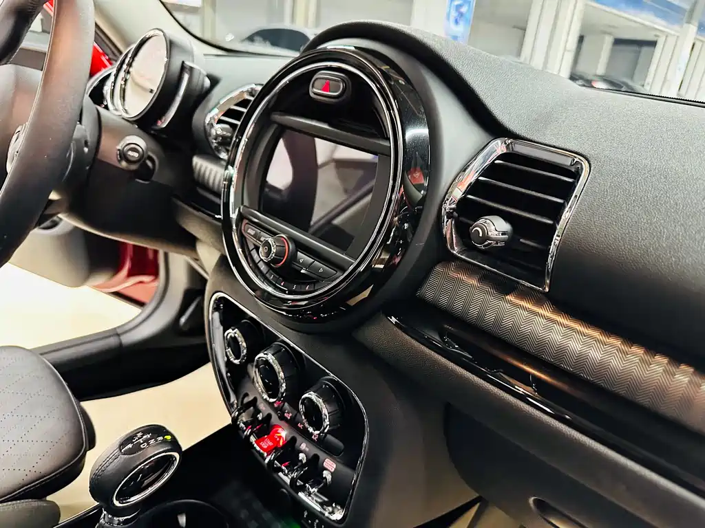 MINI Clubman 2018 — фото 30