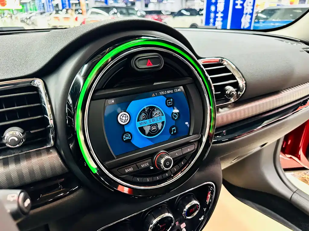 MINI Clubman 2018 — фото 40