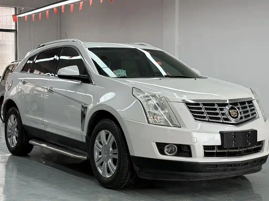 Cadillac SRX 2016 — фото 1