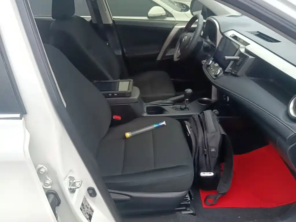 Toyota RAV4 2016 — фото 25