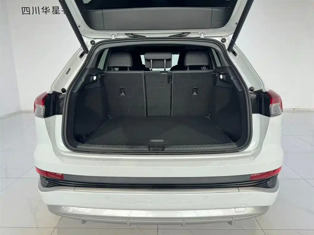 Audi Q4 e-tron 2023 — фото 6