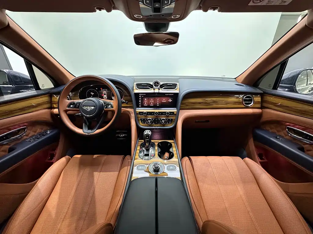 Bentley Bentayga 2022 — фото 11