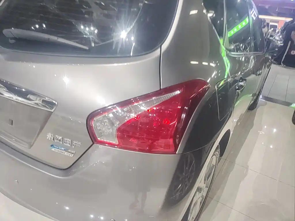 Nissan Tiida 2015 — фото 8