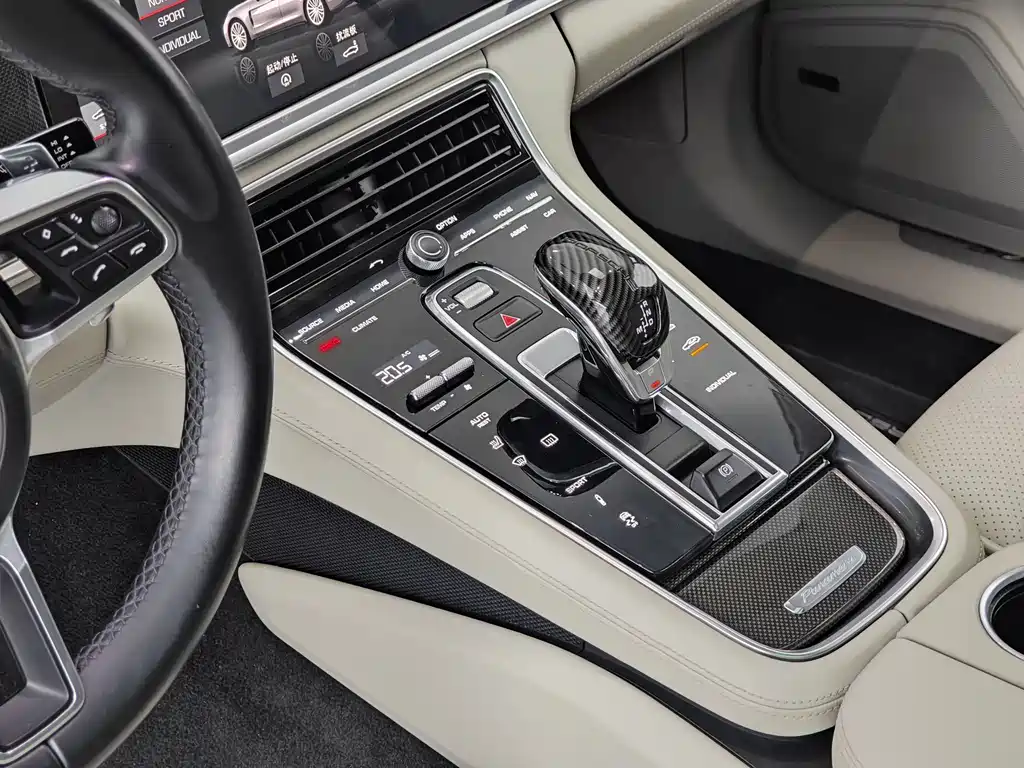 Porsche Panamera 2018 — фото 13