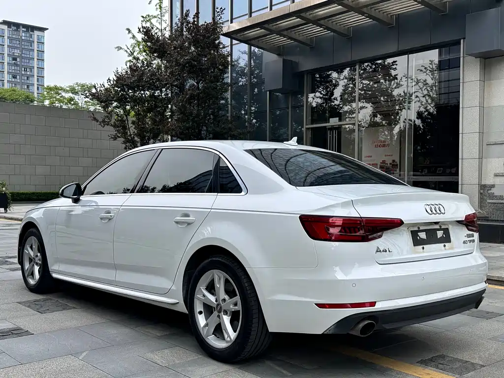 Audi A4L 2017 — фото 6